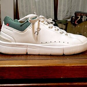 SOLD On Cloud Roger - Size 8 (Green)